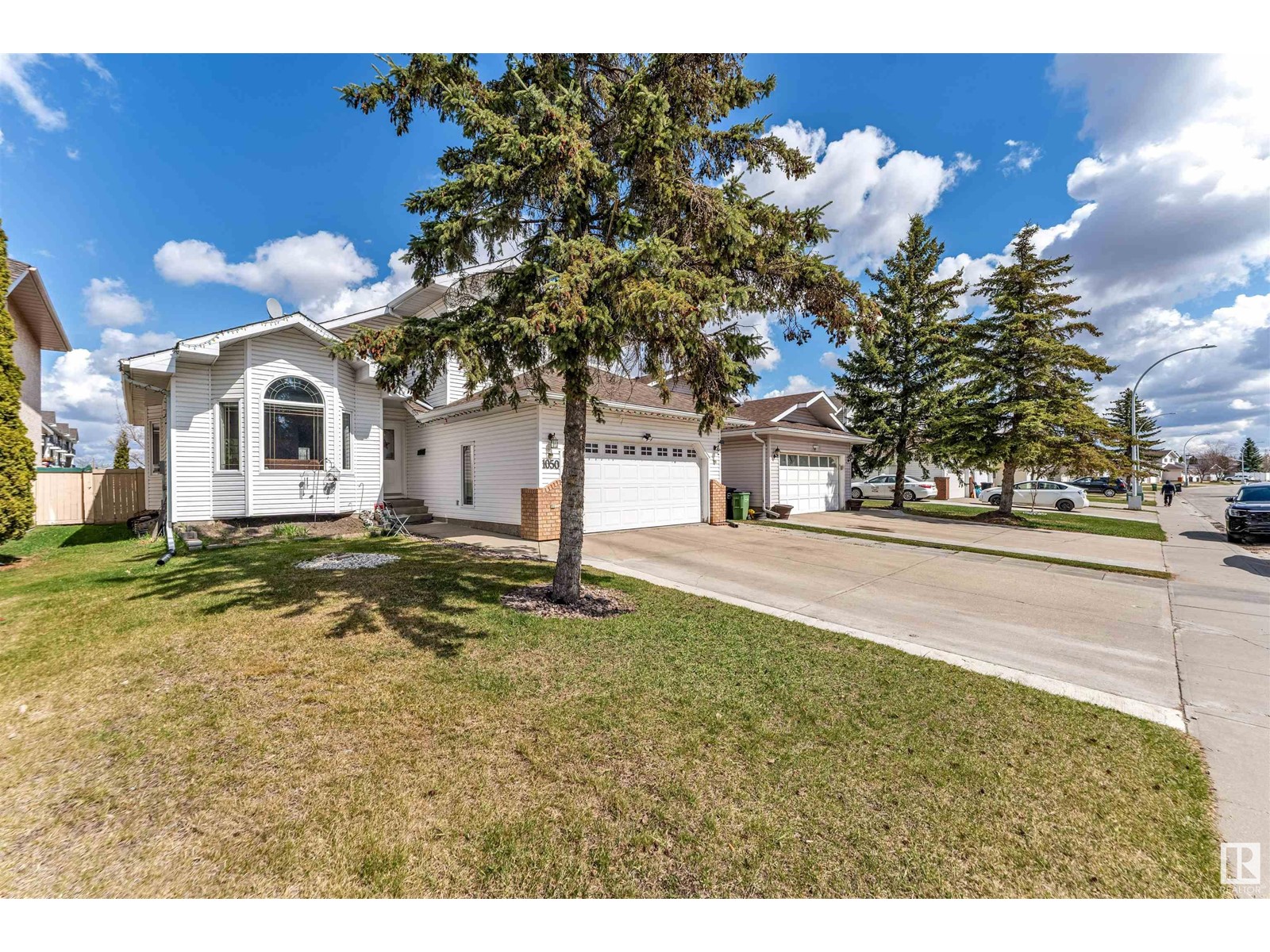 1050 JAMES CRESCENT NW NW