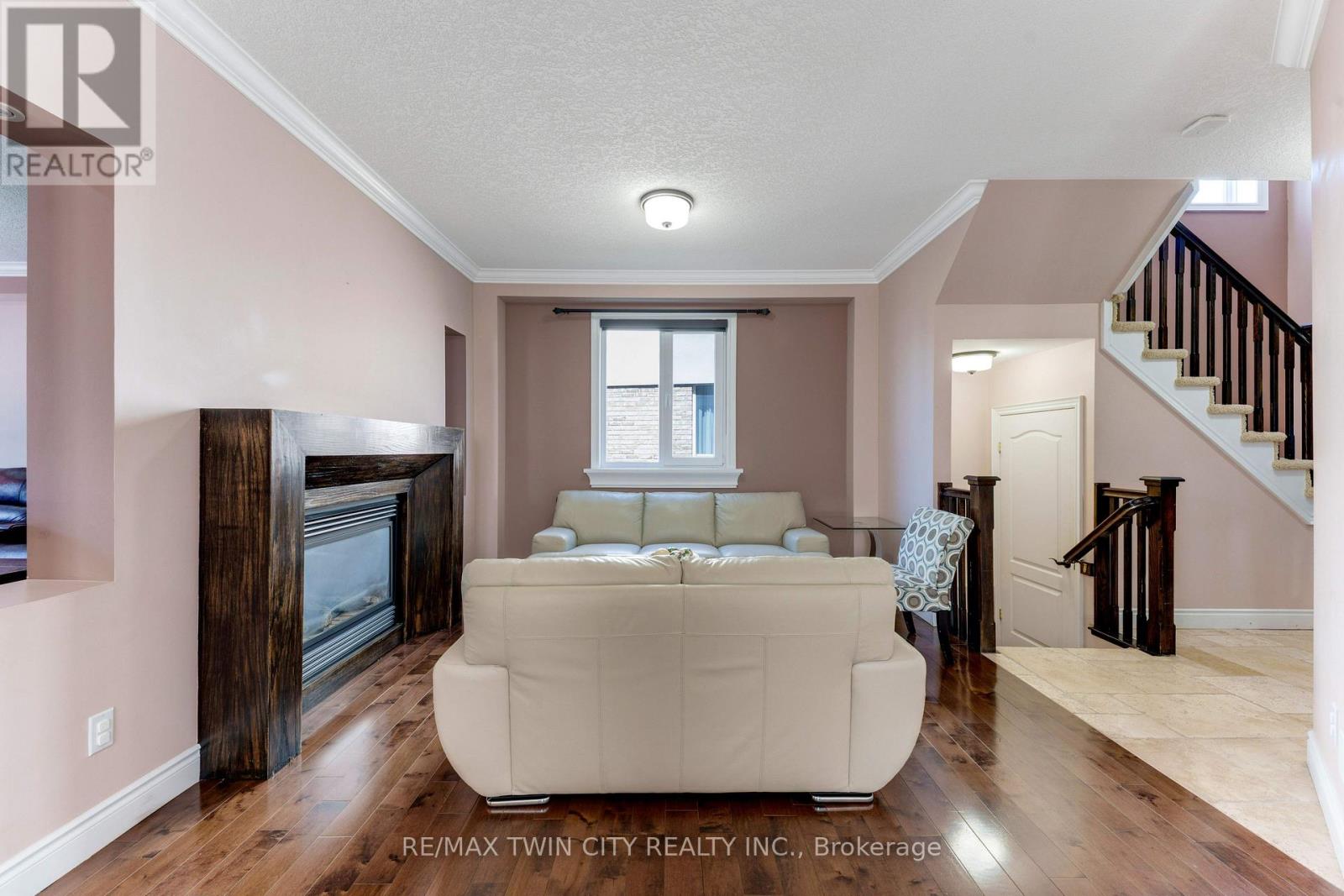 437 BEAUMONT CRESCENT