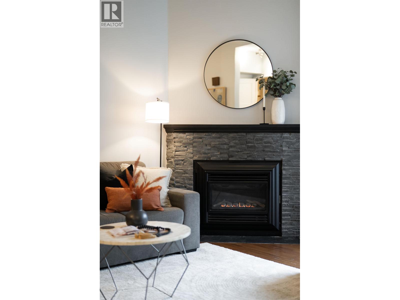 118 216 E 6TH STREET