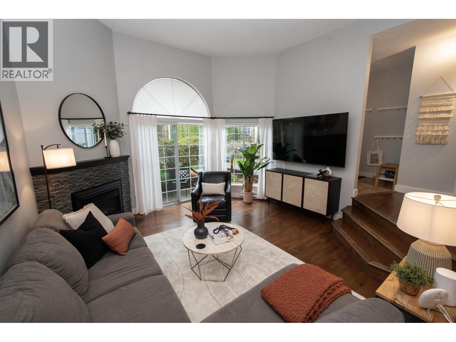 118 216 E 6TH STREET