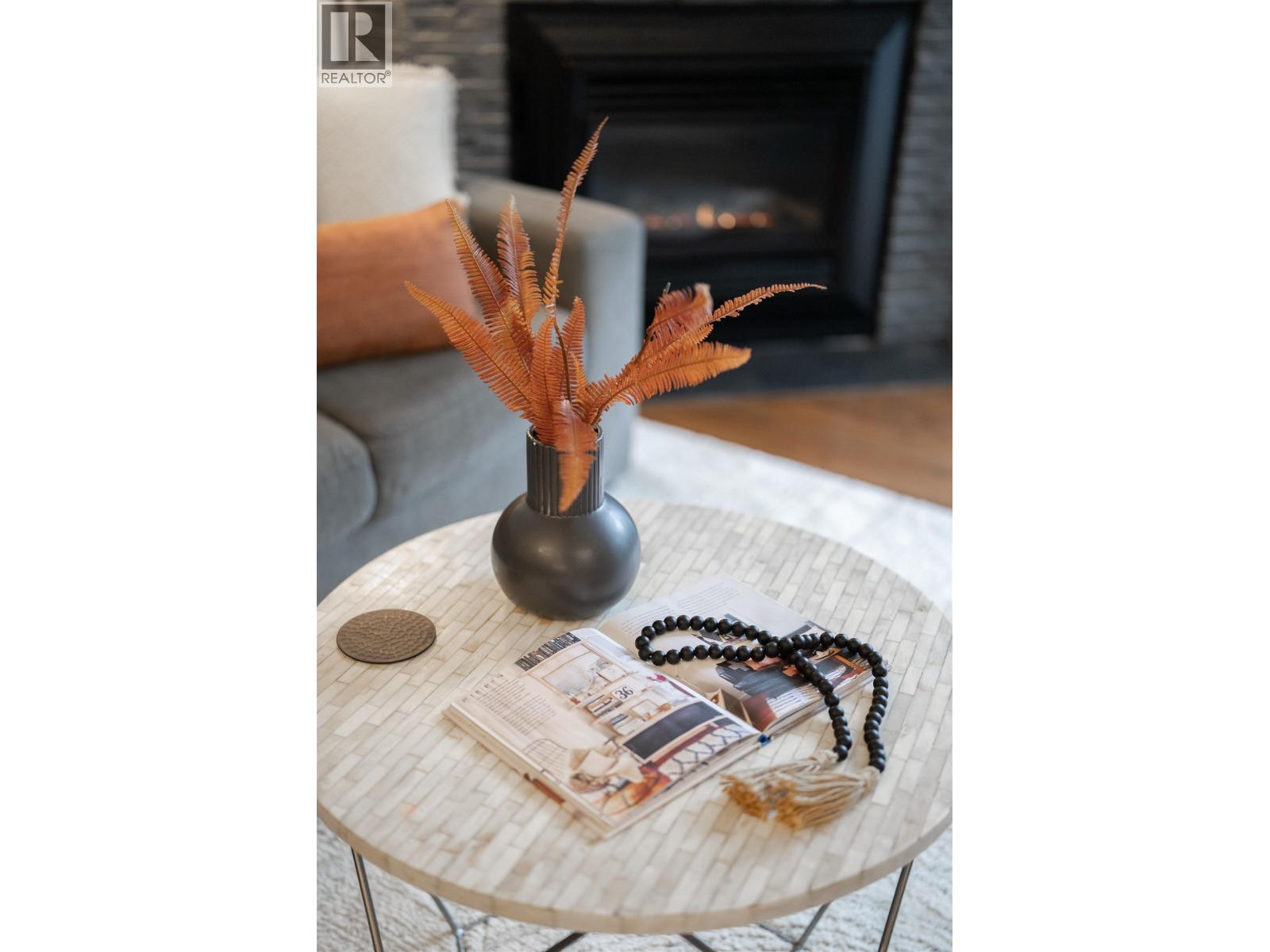 118 216 E 6TH STREET