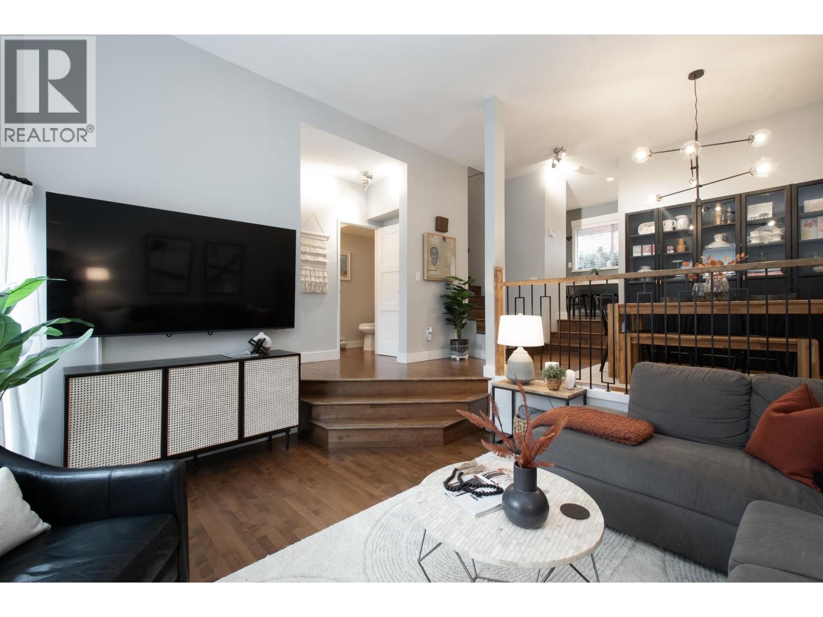 118 216 E 6TH STREET