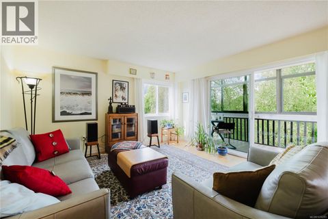 403 1012 Collinson St Victoria BC V8V3C1