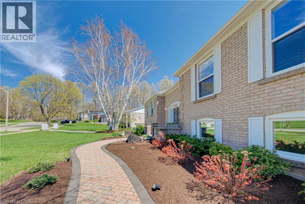 395 WARRINGTON Drive