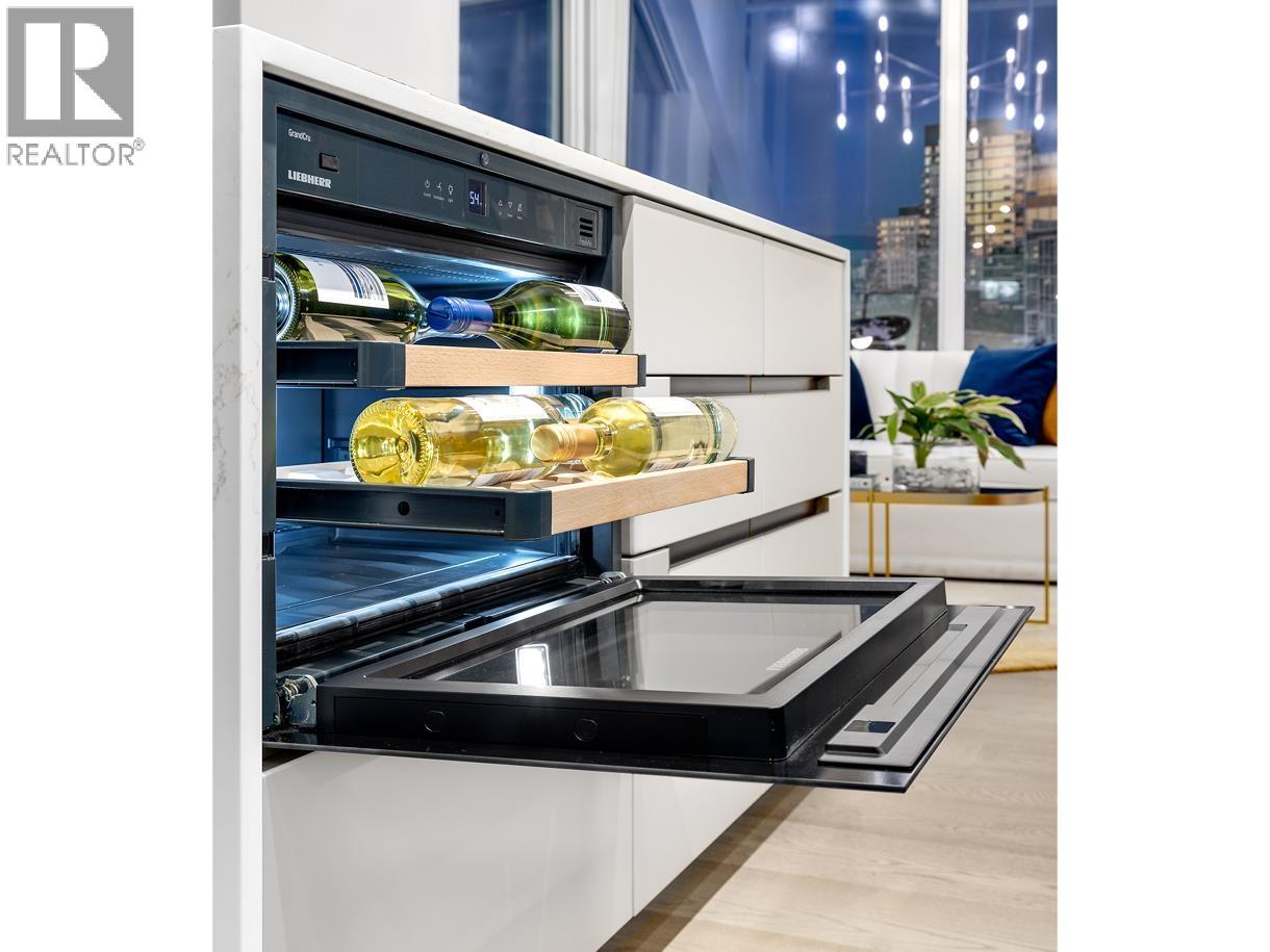 1102 2323 FIR STREET