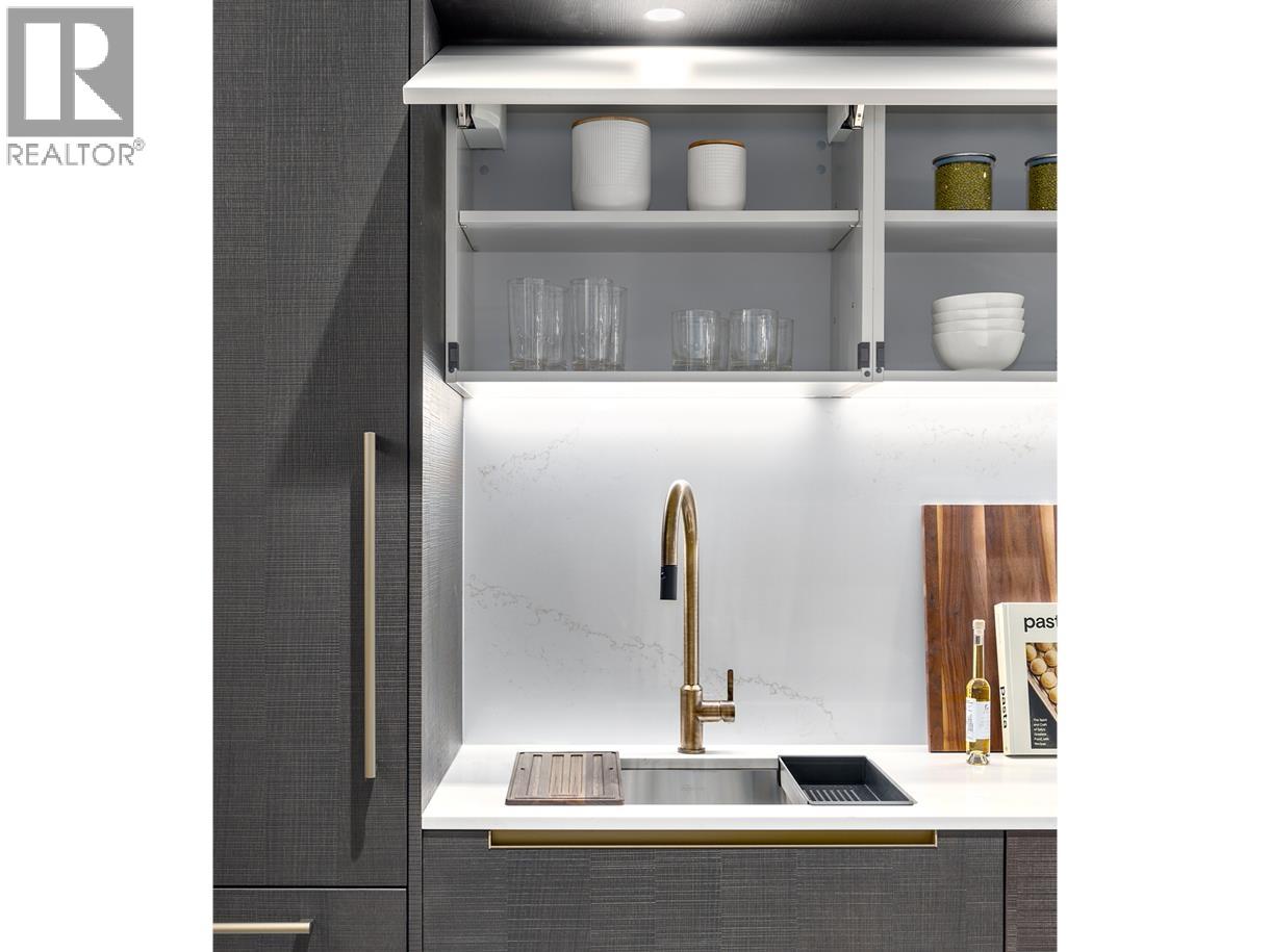 1102 2323 FIR STREET