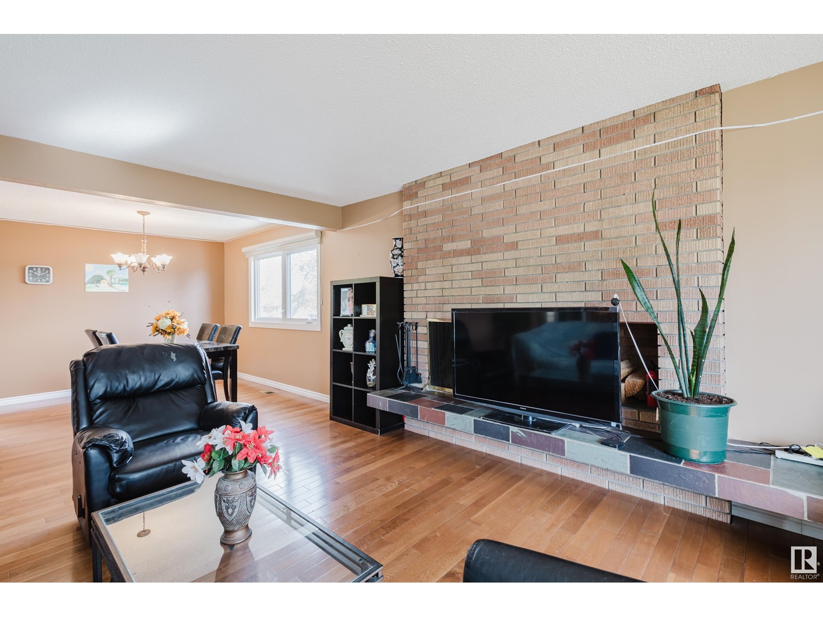 4608 111A ST NW