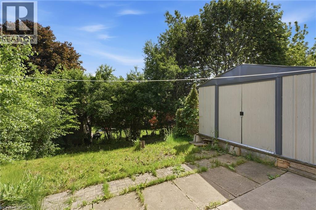 126 DINISON Crescent