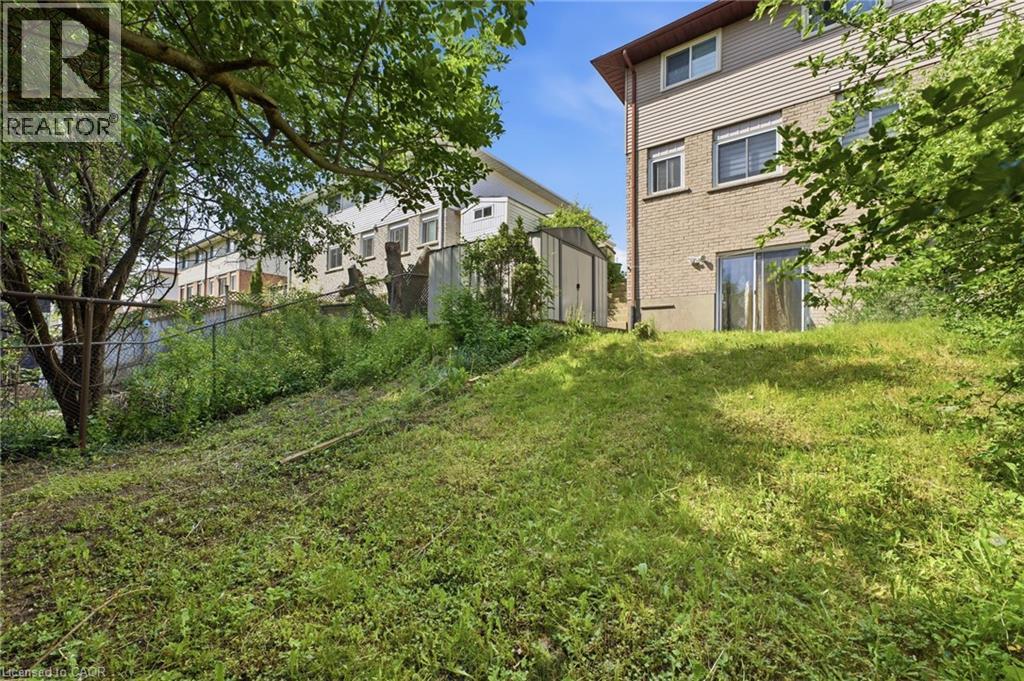 126 DINISON Crescent