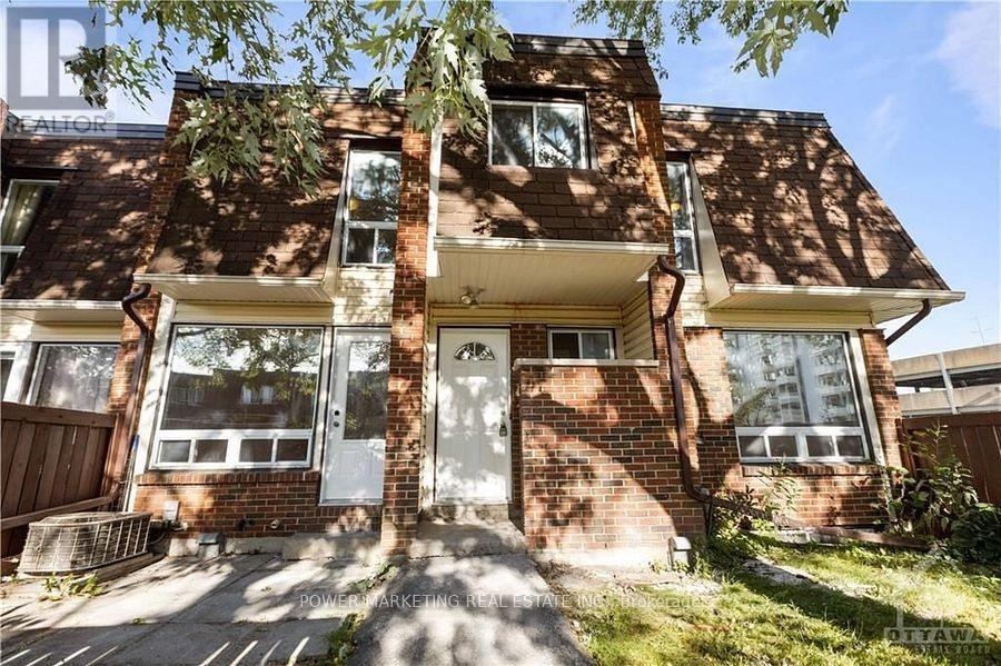 Photo 1 of 1 — 41 - 2939 FAIRLEA CRESCENT Unit 41, Ottawa, ON K1V9A5