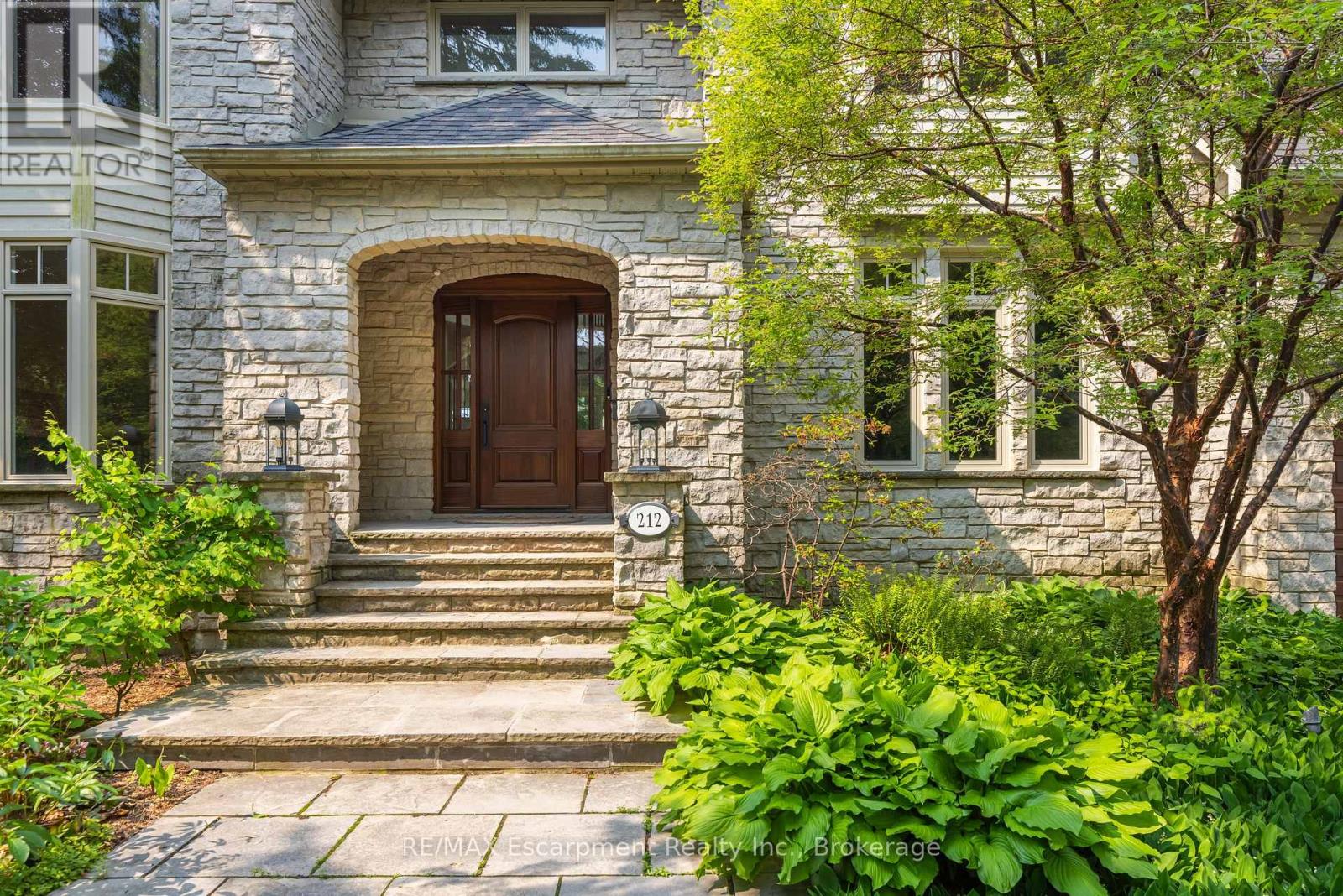 212 POPLAR DRIVE
