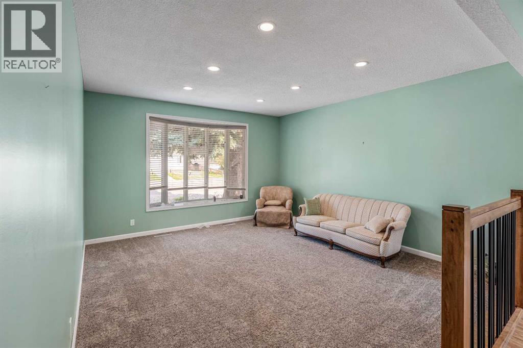 42 Honeysuckle Road N