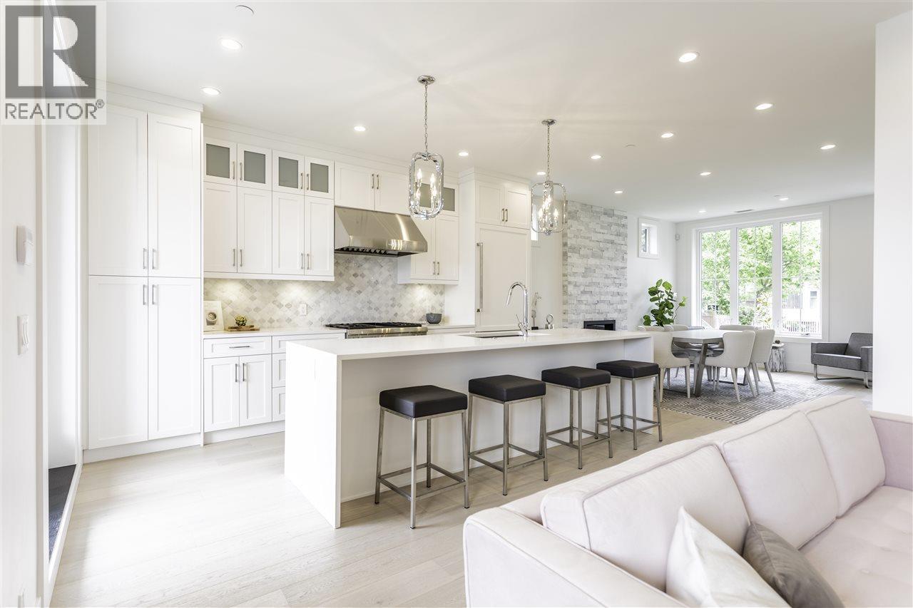 1221 ROSSLAND STREET