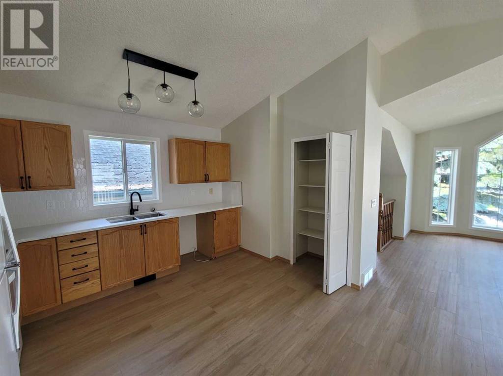 74 Anaheim Circle NE