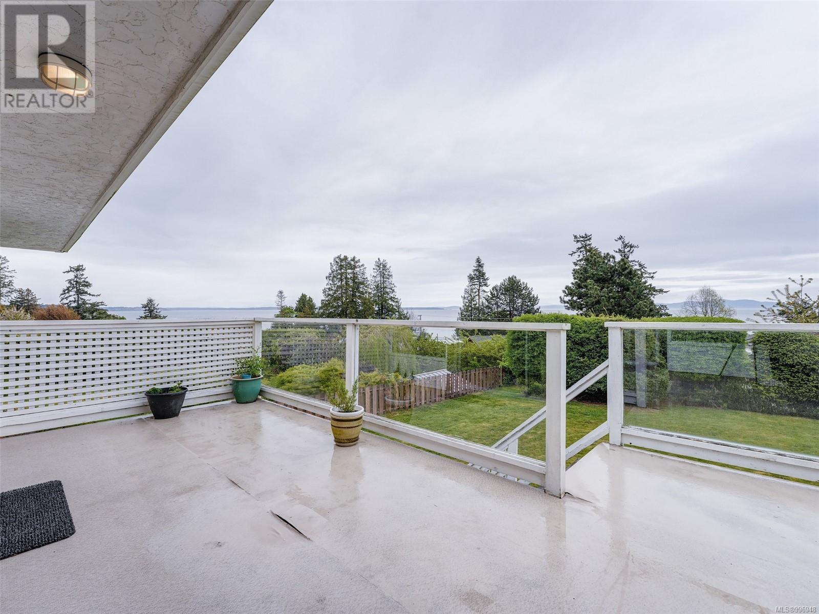 4943 Lochside Dr