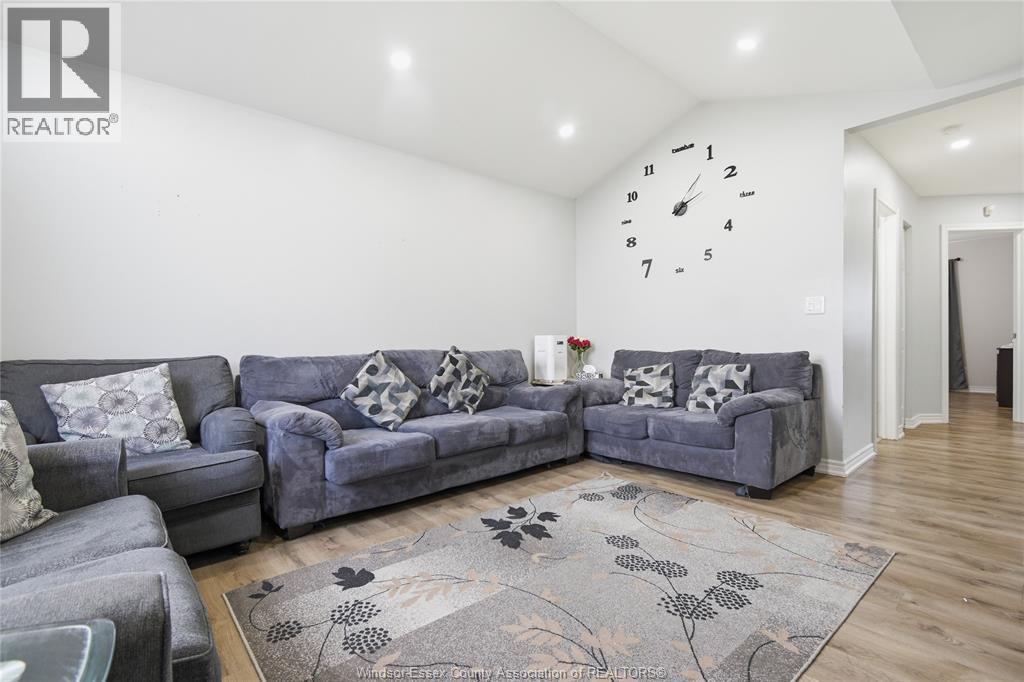 724 CABANA ROAD East