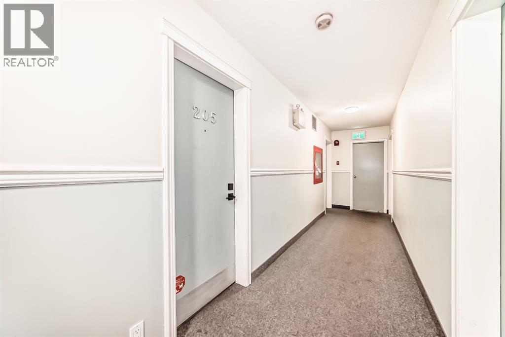 205, 626 2 Avenue NE