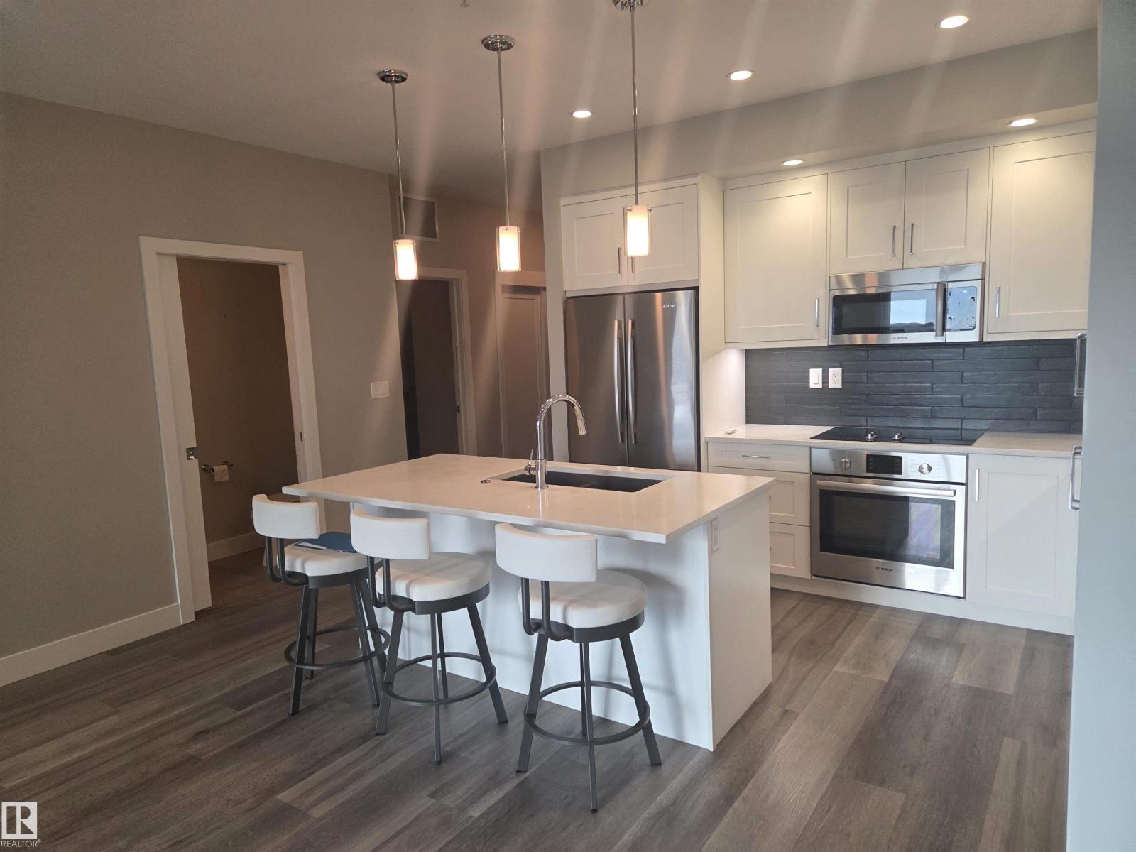 #736 200 Bellerose DR