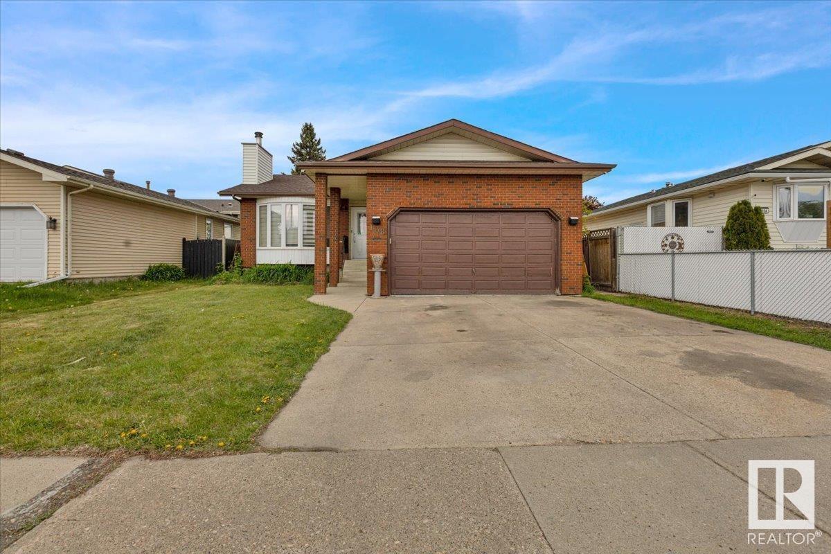 168 Warwick CR NW