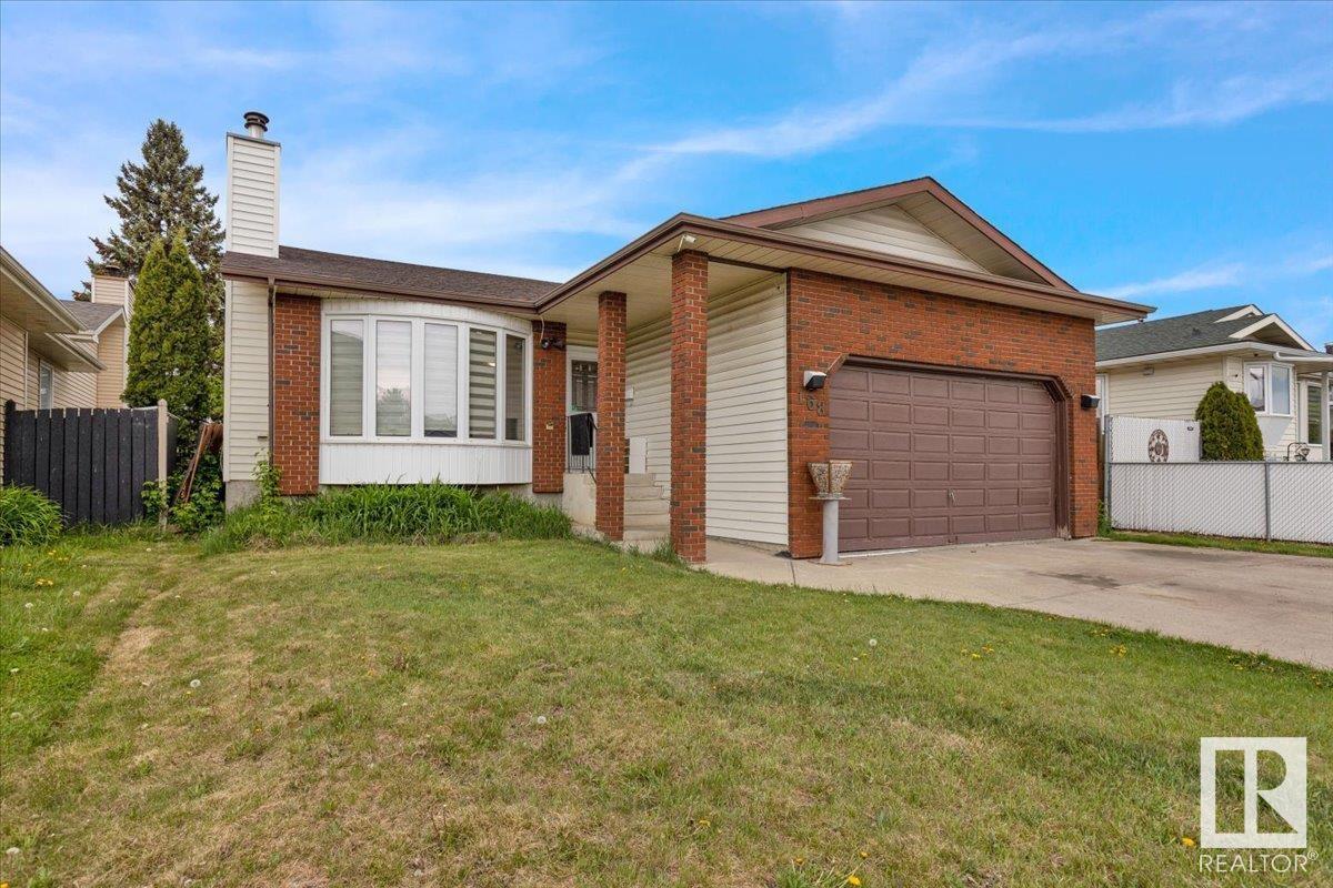 168 Warwick CR NW