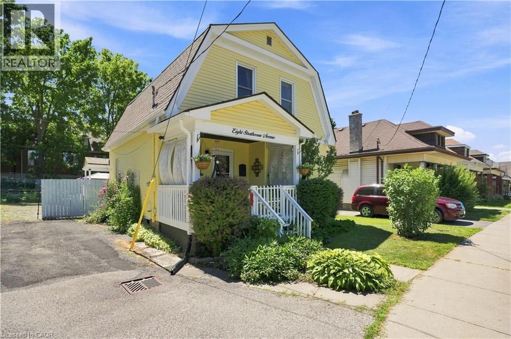 8 STRATHCONA Avenue