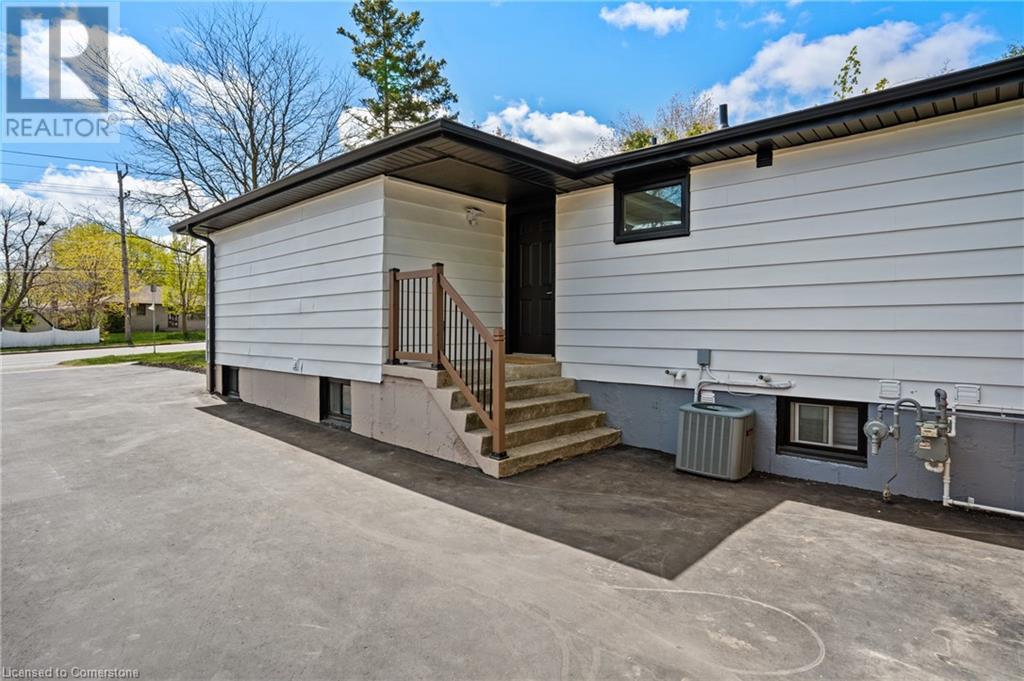 165 VICTORIA Road N