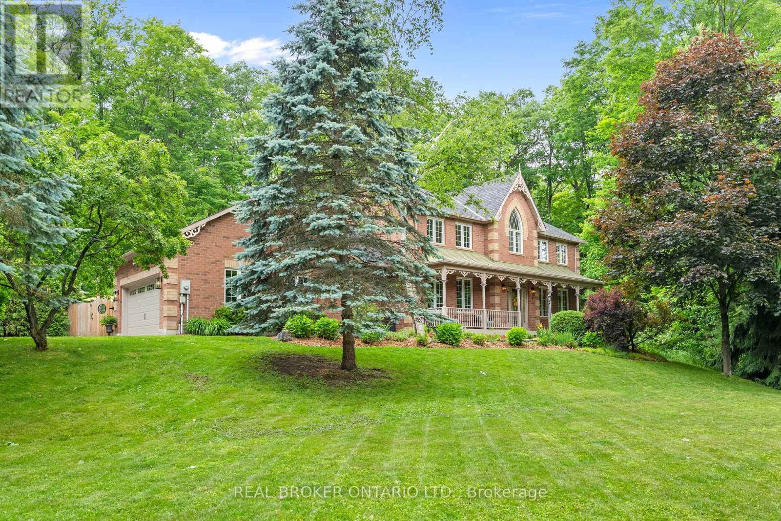 8 OAKVIEW PLACE