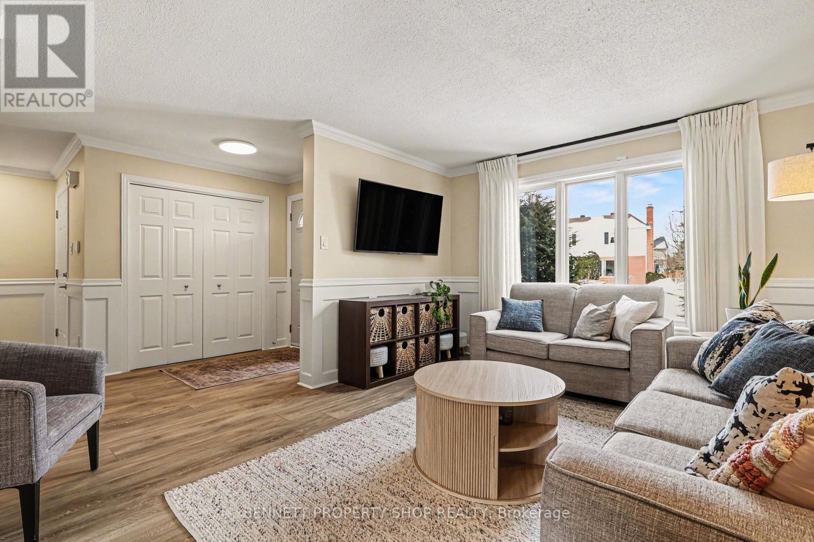 216 MACDOUGALL STREET