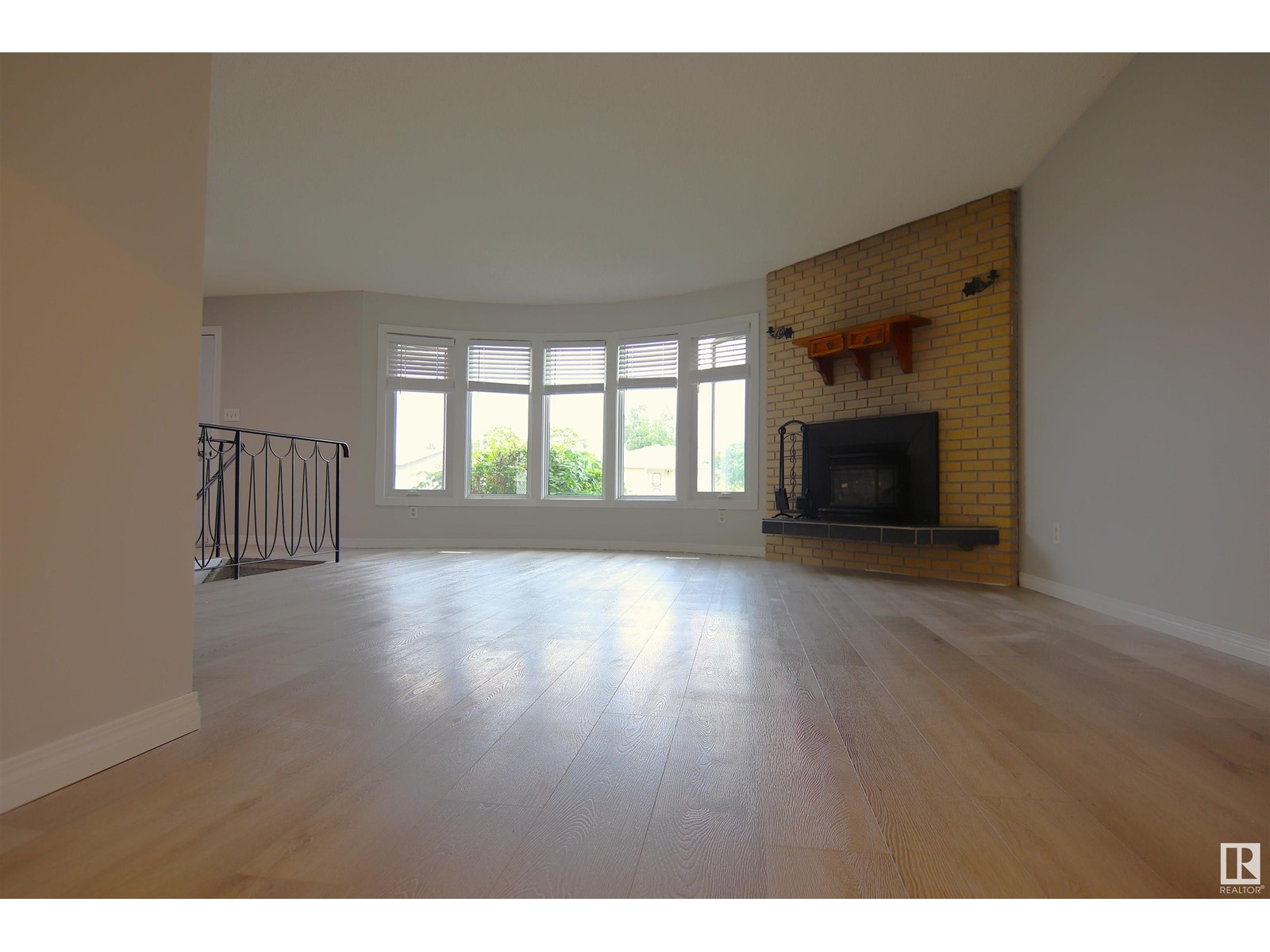 98 WAVERLEY CR