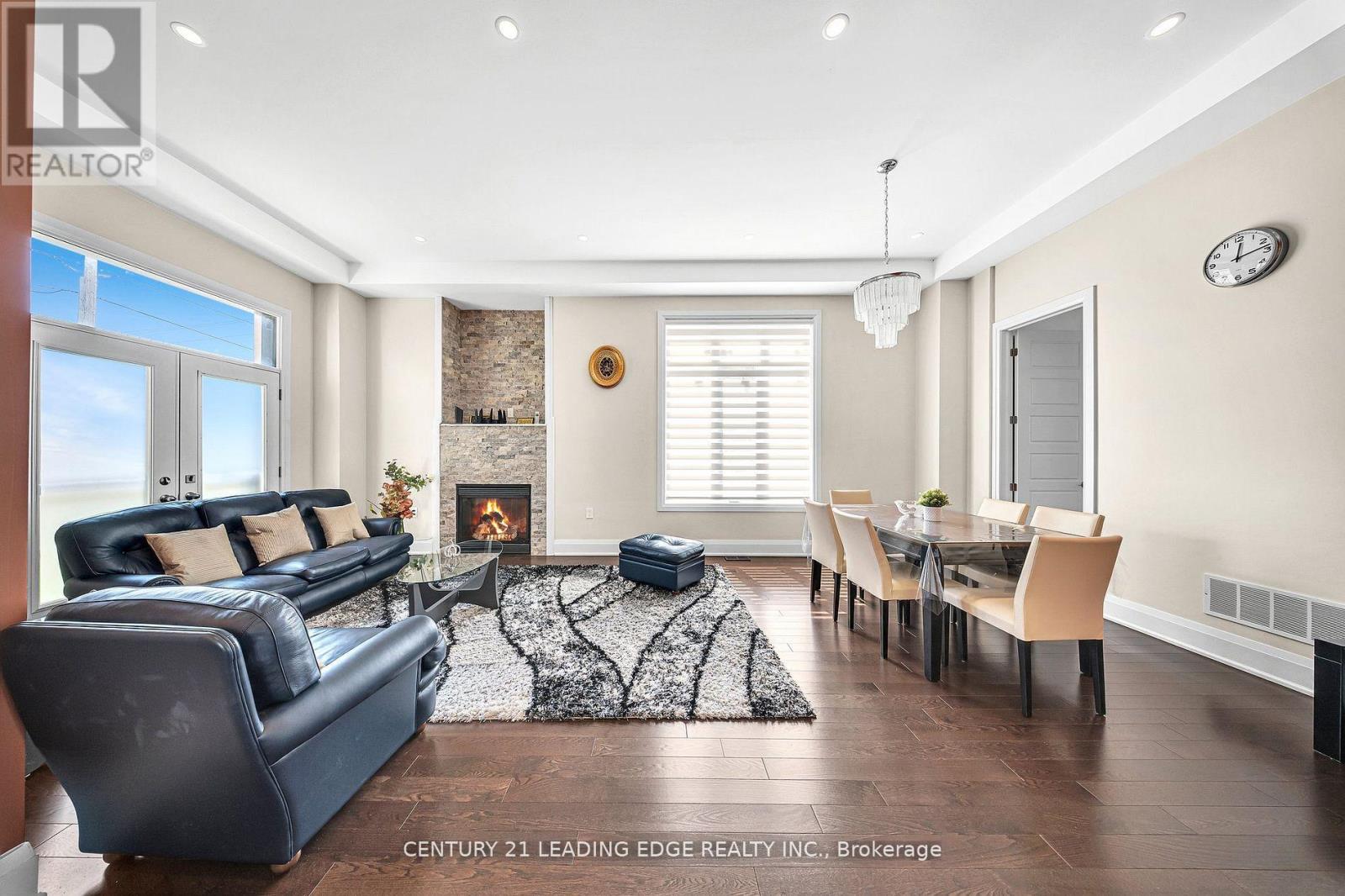 736 HILLVIEW CRESCENT