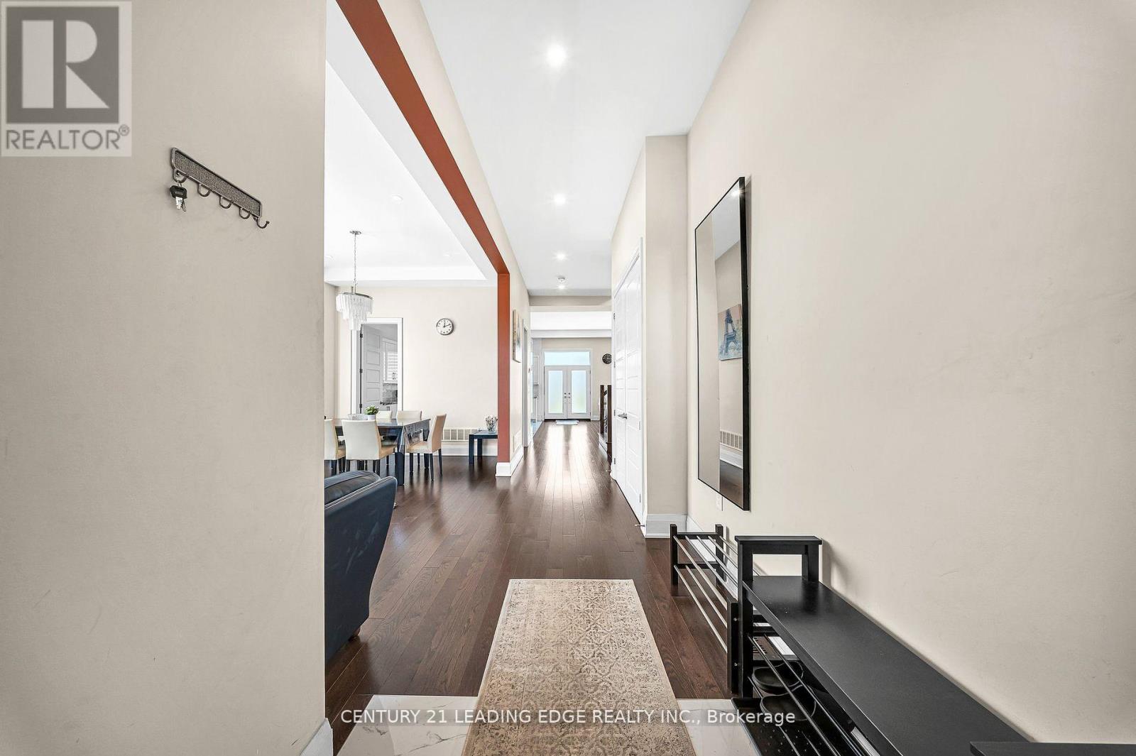 736 HILLVIEW CRESCENT