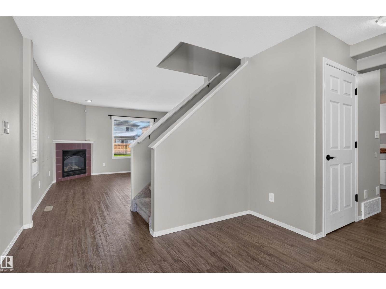 1816 36 AV NW