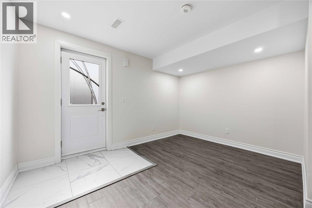24 Niagara CRESCENT Unit# LOWER - Photo 4