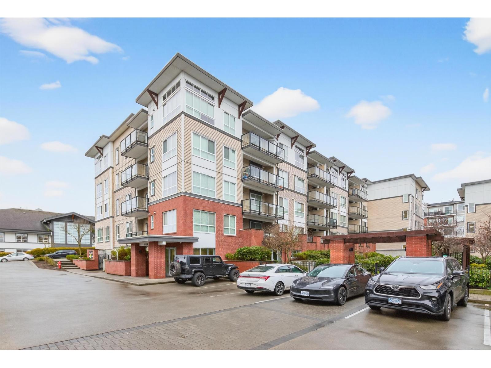 310 6468 195A STREET