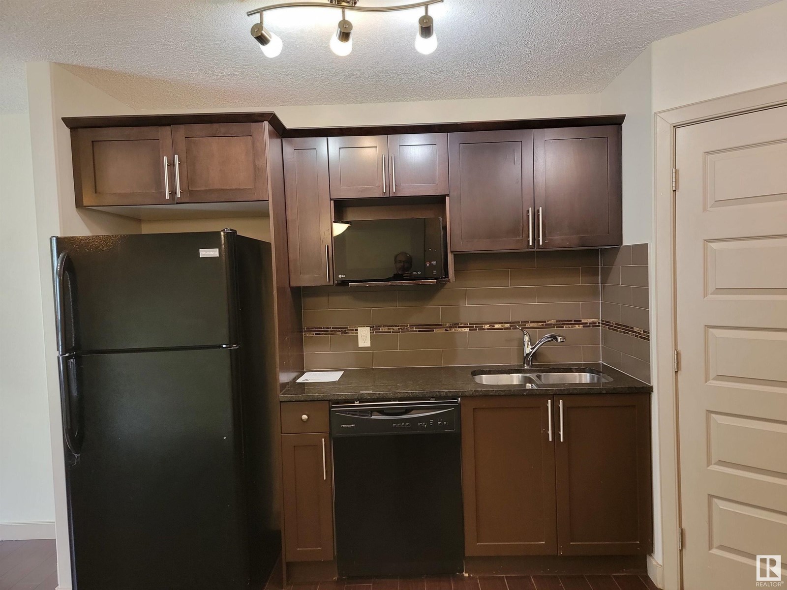 #5 1820 34 AV NW
