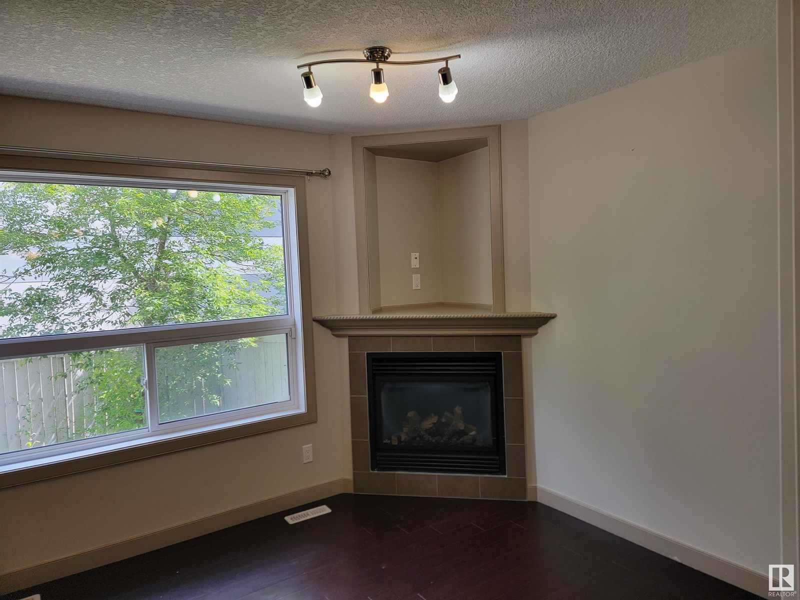 #5 1820 34 AV NW