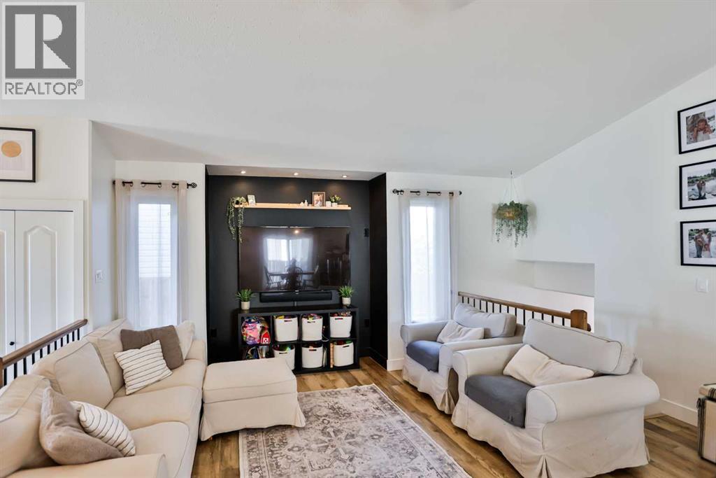 609 Squamish Lane W