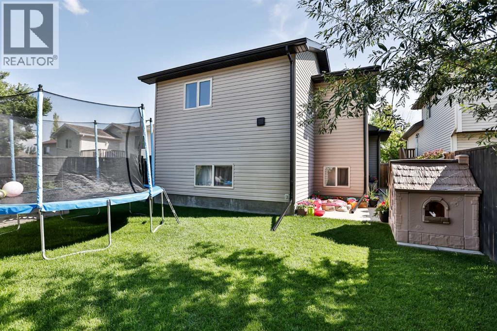 609 Squamish Lane W