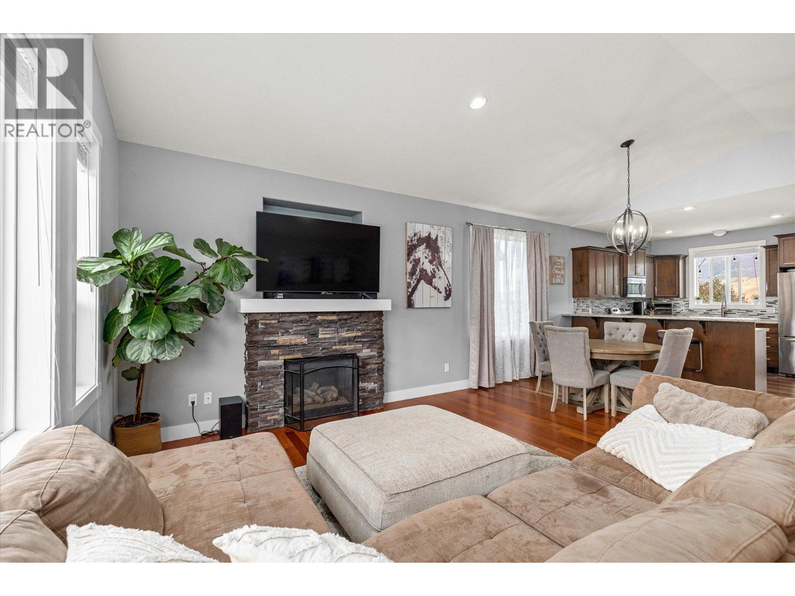 9741 Crimson Road