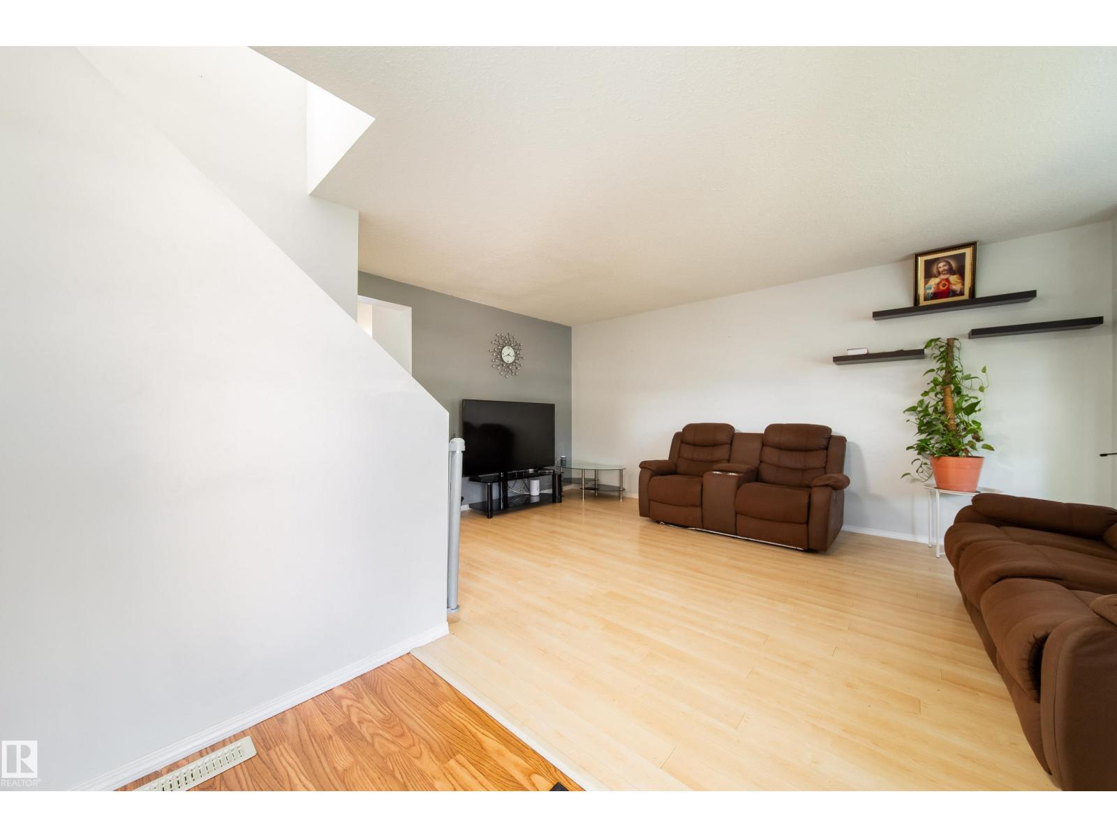 1905 36 AV NW