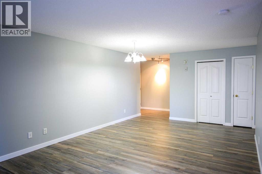 202, 5202 Valleyview Park SE