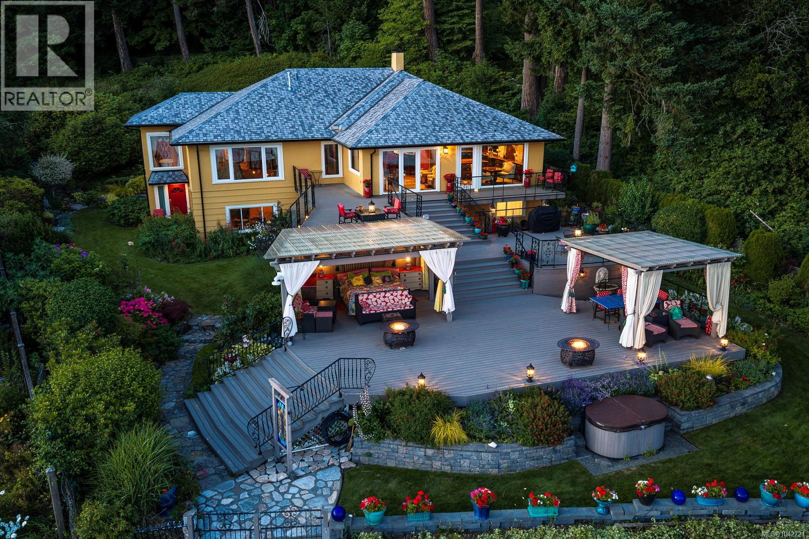 2299 Comox Ave