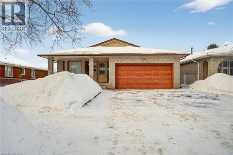 49 CENTURY HILL Drive Kitchener ON N2E2E3