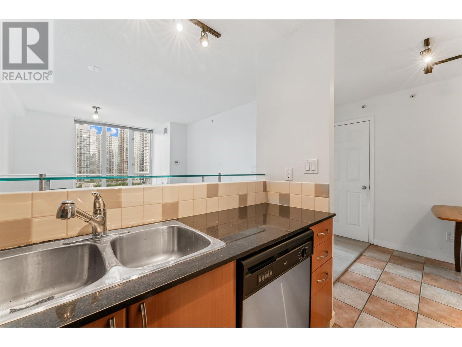 1510 63 KEEFER PLACE