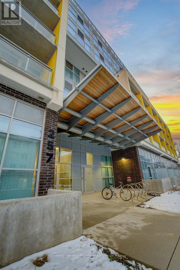 606 - 257 HEMLOCK STREET