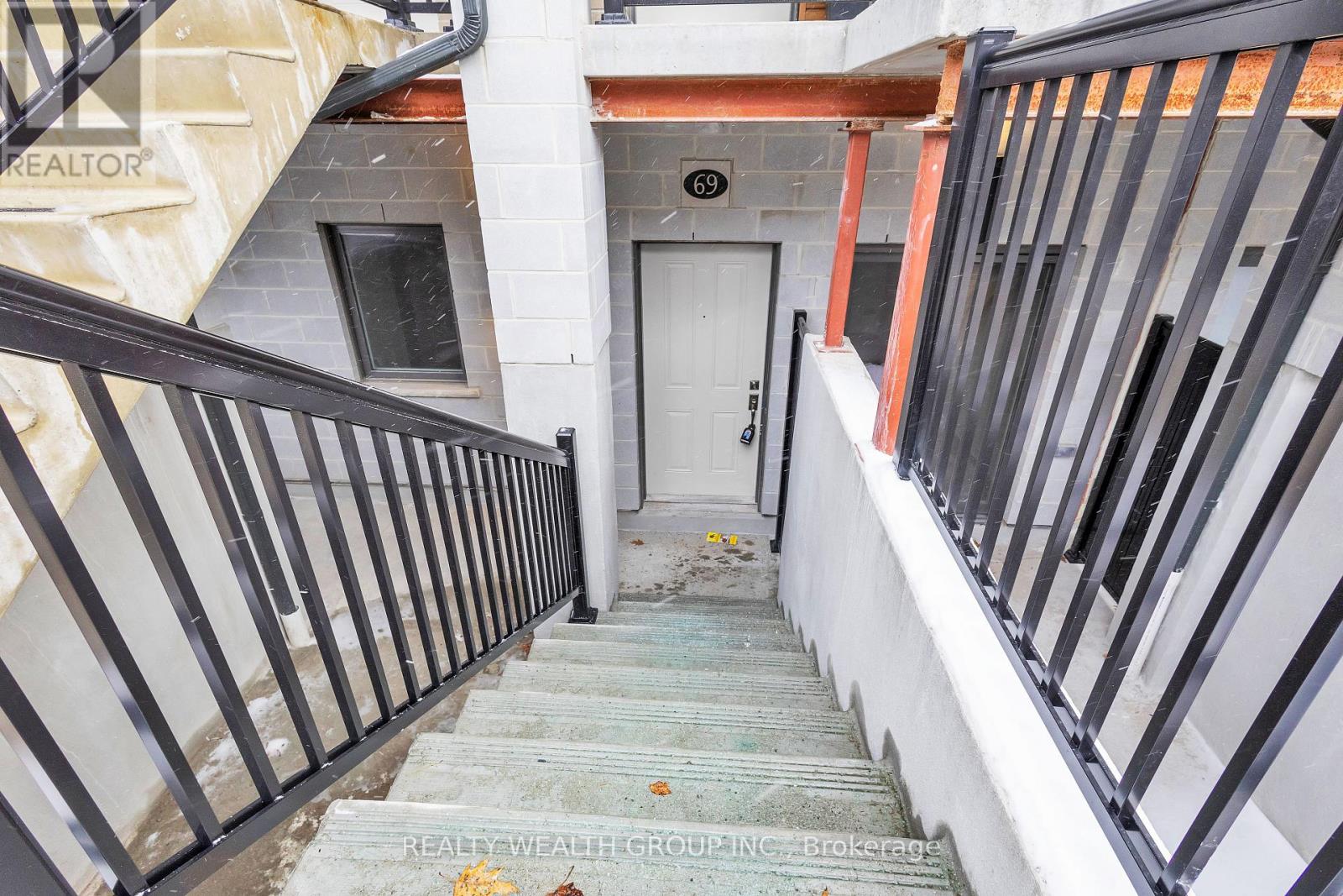 69 - 25 ISHERWOOD AVENUE N