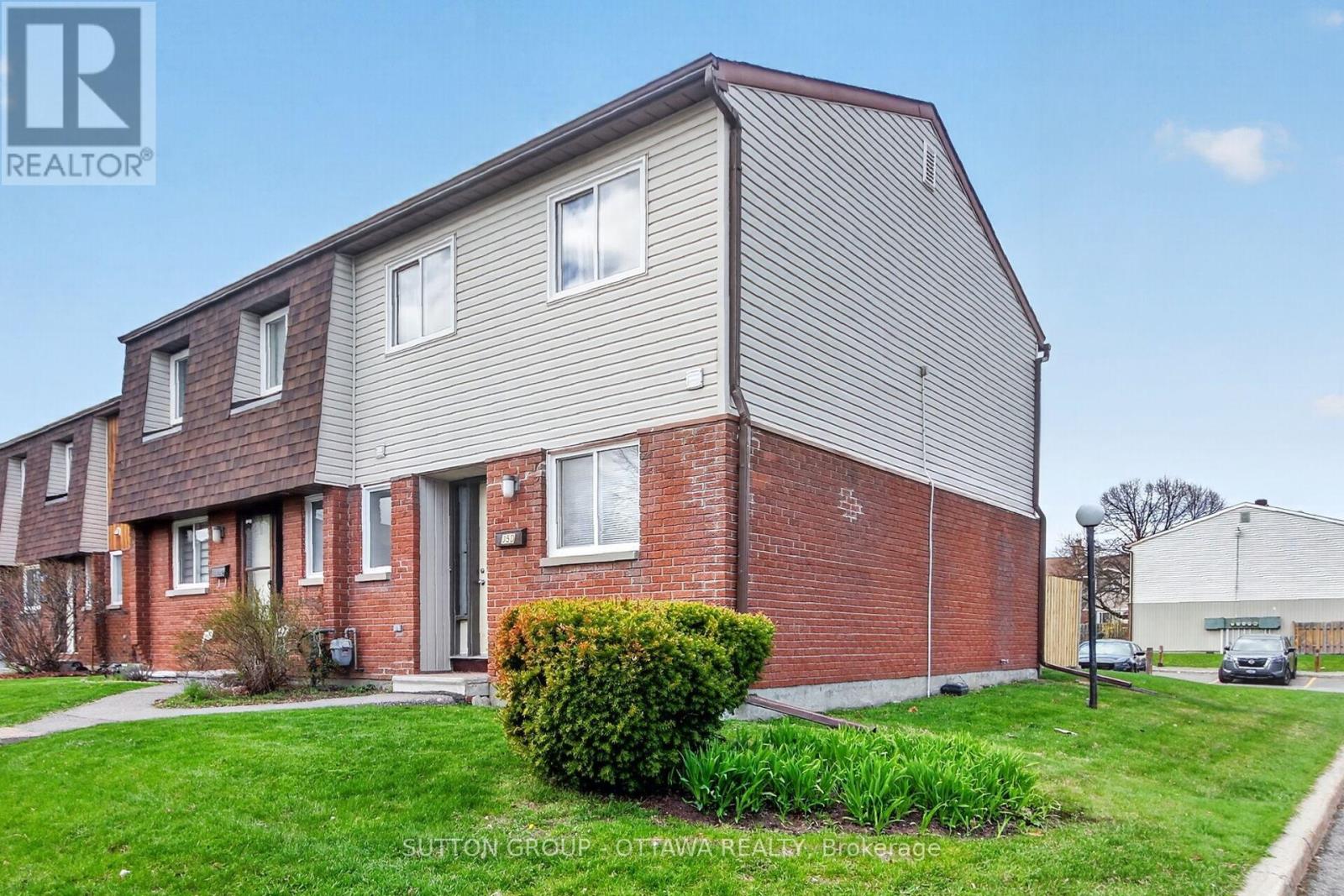 79 - 35D WOODVALE GREEN