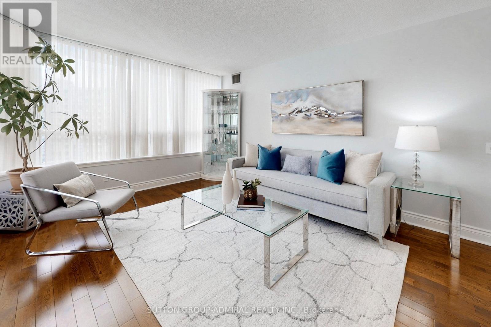 PH208 - 81 TOWNSGATE DRIVE