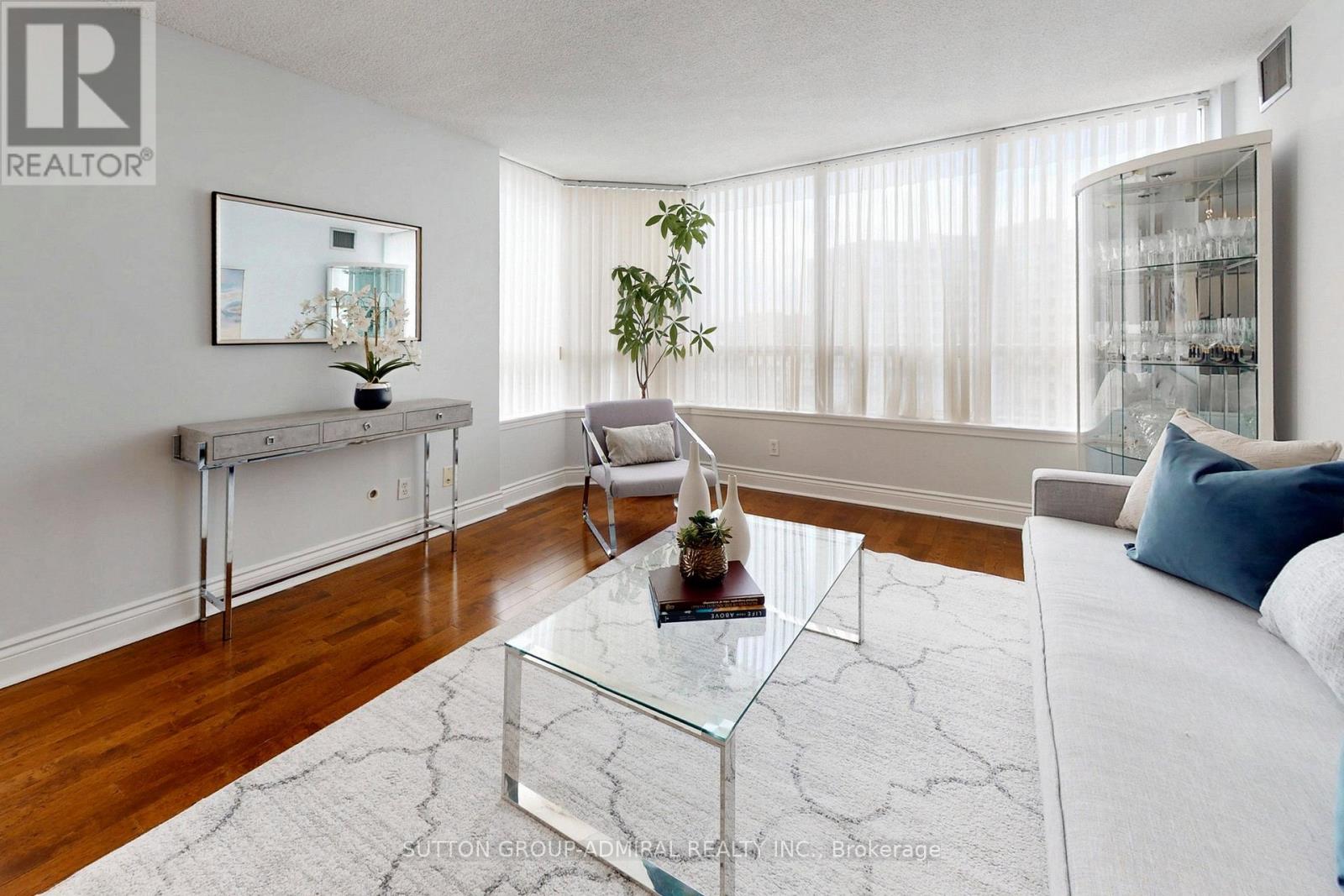PH208 - 81 TOWNSGATE DRIVE