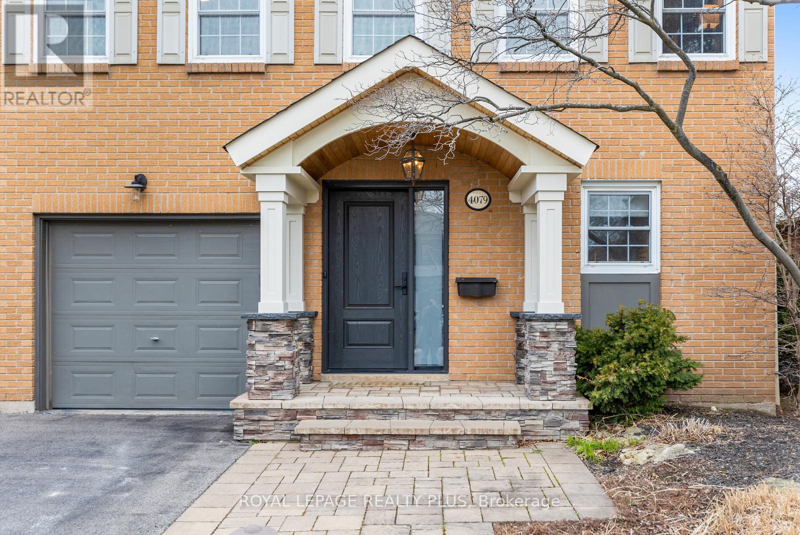 4079 TREETOP CRESCENT